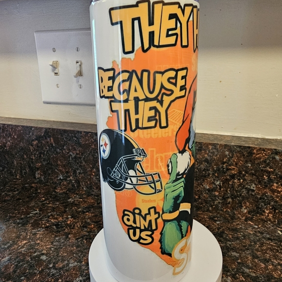 NEW! Pittsburgh Steelers Grinch Tumbler - Picture 3 of 4